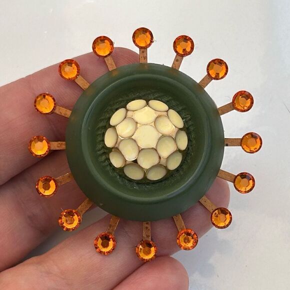 Upcycled Atomic Starburst Refrigerator Magnet Buttons Rhinestones Green Cream Or - Picture 3 of 5